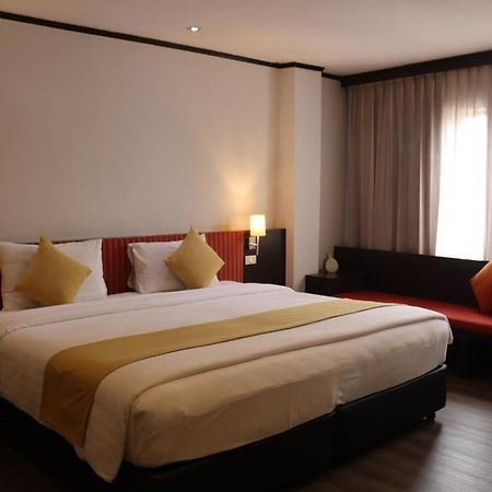 Bossotel Bangkok Exterior foto